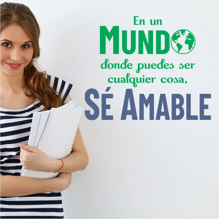 En un Mundo donde puedes ser cualquier cosa, se amable. - A spanish translated wall decal for bi-lingual or spanish speaking classrooms that translates in English to In a world where you can be anything, be kind.