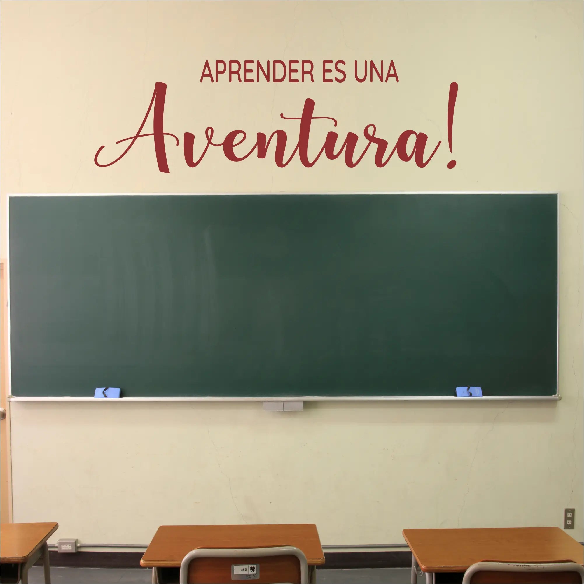 Aprender es una Aventura! - This Spanish version of our Learning is an Adventure! wall decal applied to a school classroom wall to inspire spanish speaking students by The Simple Stencil. 